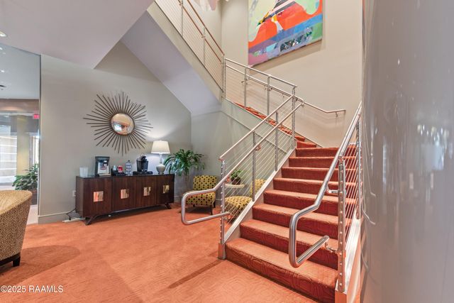 2000 Kaliste Saloom Road 200, Lafayette, LA 70508