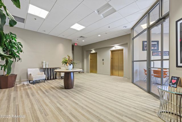 2000 Kaliste Saloom Road 200, Lafayette, LA 70508