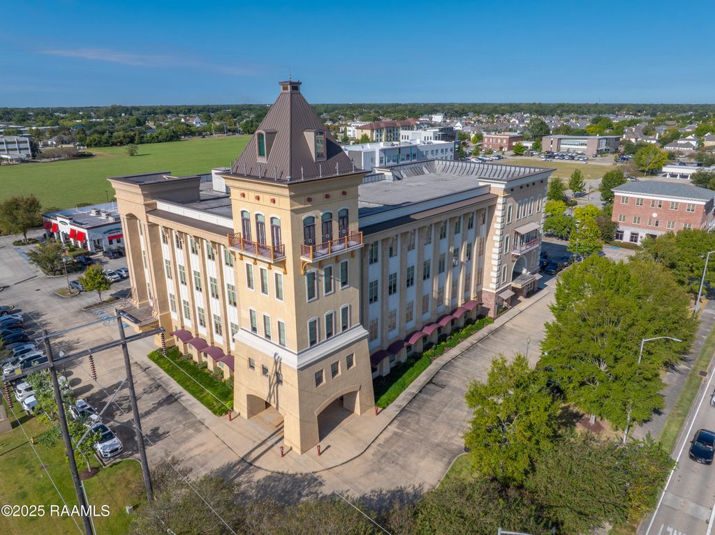 2000 Kaliste Saloom Road 200, Lafayette, LA 70508