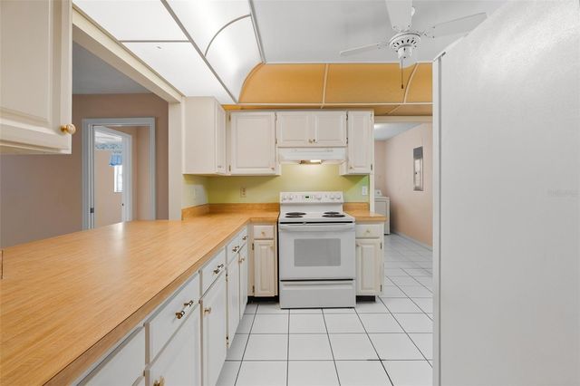 1027 BLUEWATER DRIVE, Sun City Center, FL 33573