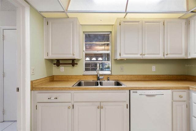 1027 BLUEWATER DRIVE, Sun City Center, FL 33573