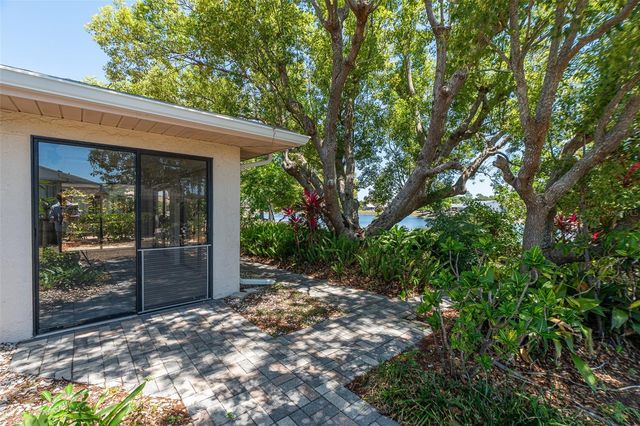1027 BLUEWATER DRIVE, Sun City Center, FL 33573