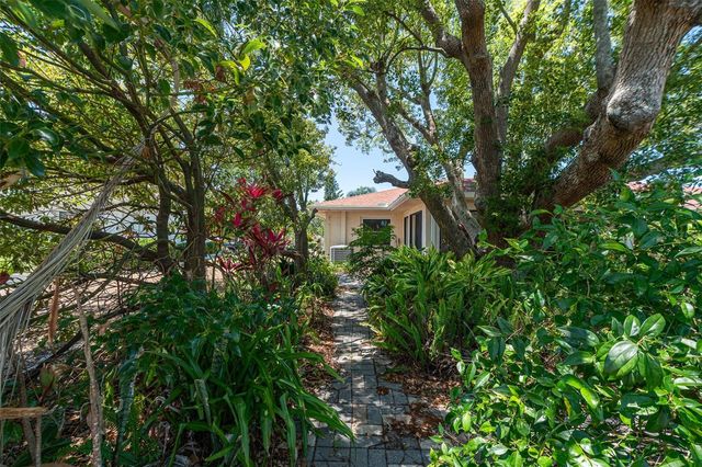 1027 BLUEWATER DRIVE, Sun City Center, FL 33573
