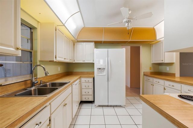 1027 BLUEWATER DRIVE, Sun City Center, FL 33573