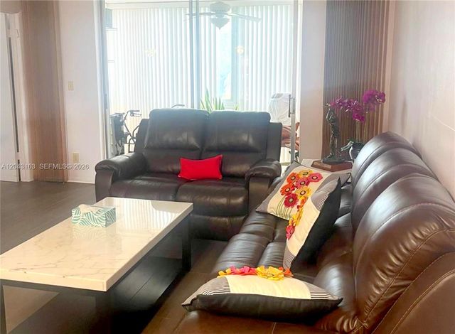 9481 Sunrise Lakes Boulevard 208, Sunrise, FL 33322