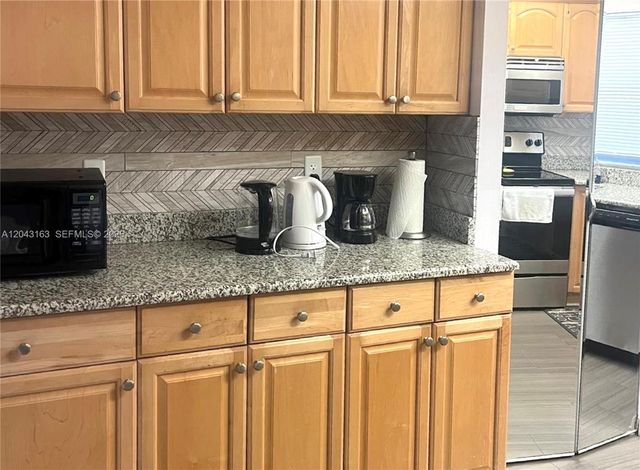 9481 Sunrise Lakes Boulevard 208, Sunrise, FL 33322