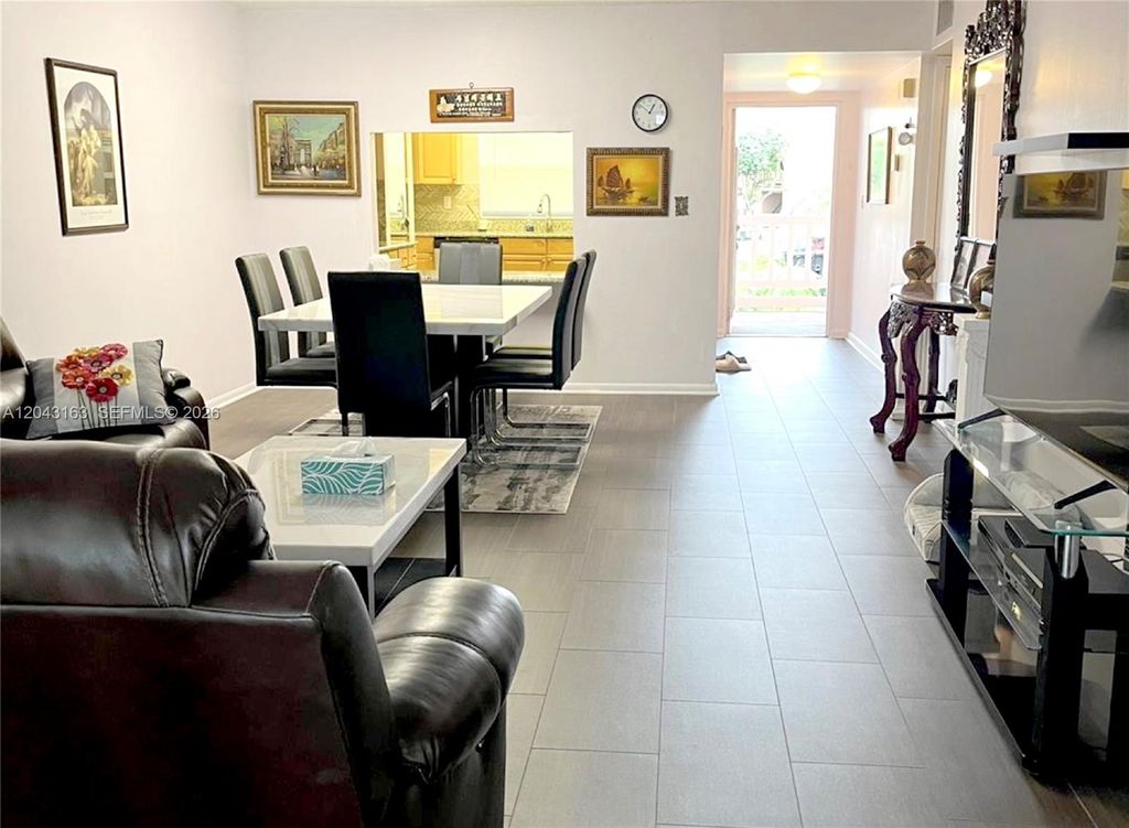 9481 Sunrise Lakes Boulevard 208, Sunrise, FL 33322