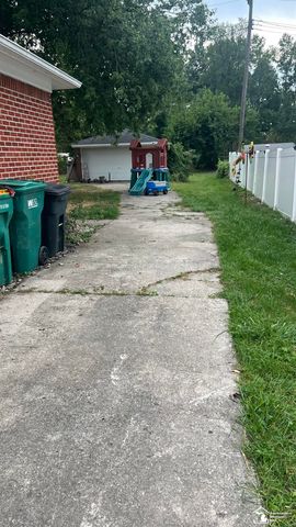 29521 West Road, New Boston, MI 48164