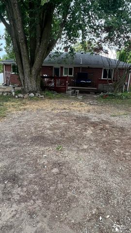 29521 West Road, New Boston, MI 48164