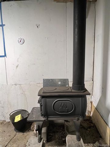 2011 Goddard Road, Lincoln Park, MI 48146