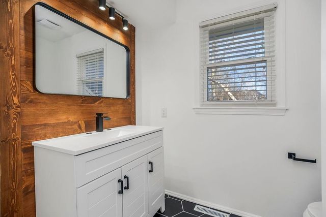 3909 SW HIDDEN COVE Drive, Lee's Summit, MO 64082