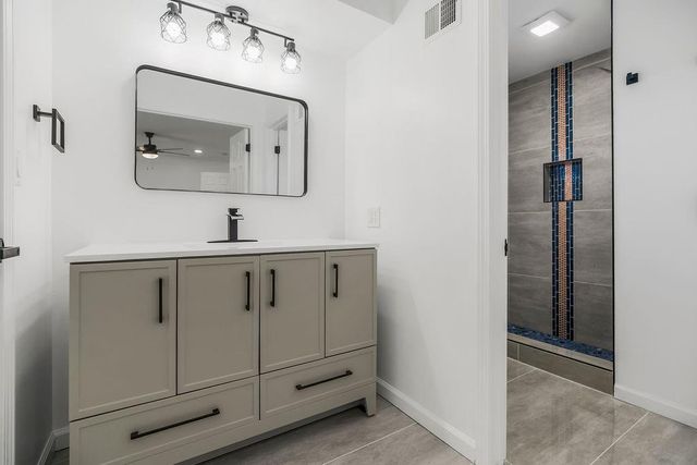 3909 SW HIDDEN COVE Drive, Lee's Summit, MO 64082