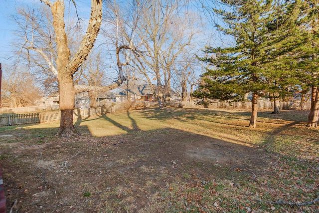 3909 SW HIDDEN COVE Drive, Lee's Summit, MO 64082