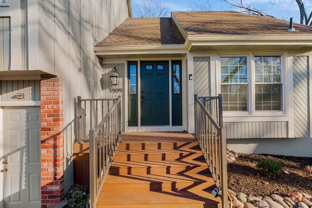 3909 SW HIDDEN COVE Drive, Lee's Summit, MO 64082