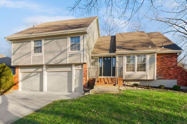 3909 SW HIDDEN COVE Drive, Lee's Summit, MO 64082