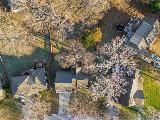 3909 SW HIDDEN COVE Drive, Lee's Summit, MO 64082