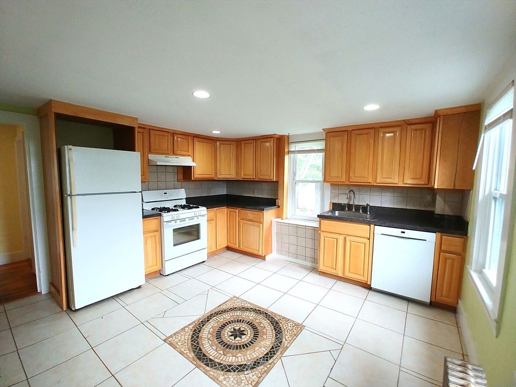 77 Hudson St 2, Marlborough, MA 01752