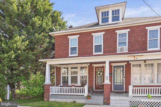 207 N STRATTON ST, Gettysburg, PA 17325