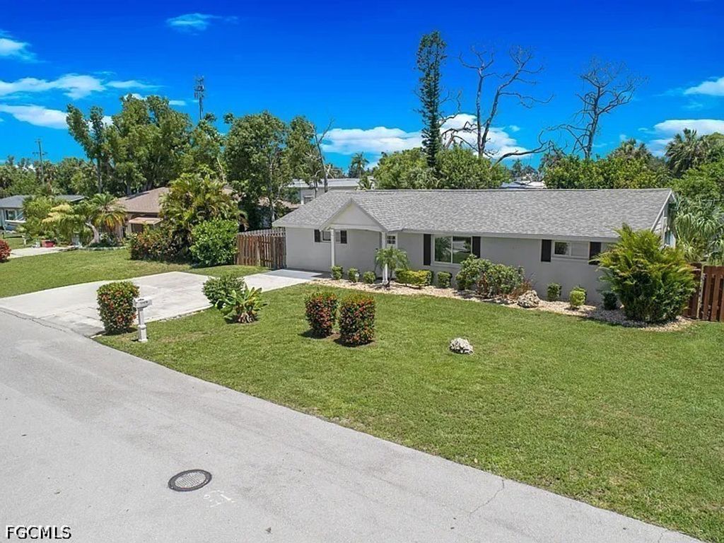 11450 Heidi Lee LN, Fort Myers, FL 33908