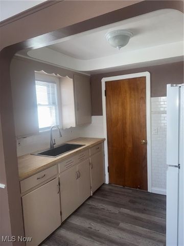 7423 Woodhaven Avenue, Brooklyn, OH 44144