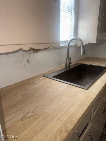 7423 Woodhaven Avenue, Brooklyn, OH 44144