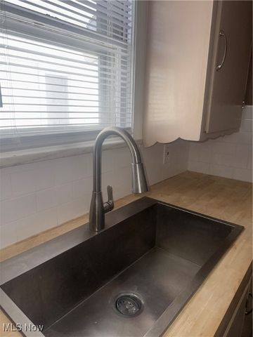 7423 Woodhaven Avenue, Brooklyn, OH 44144