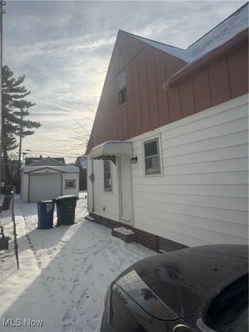 7423 Woodhaven Avenue, Brooklyn, OH 44144