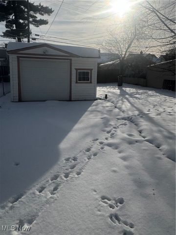 7423 Woodhaven Avenue, Brooklyn, OH 44144