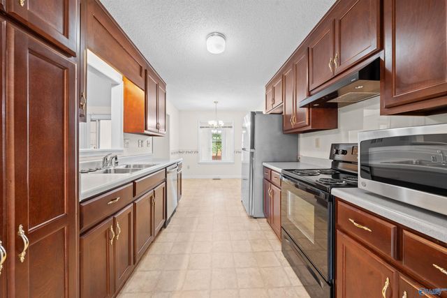 725 Mountain Gap Road SE, Huntsville, AL 35803