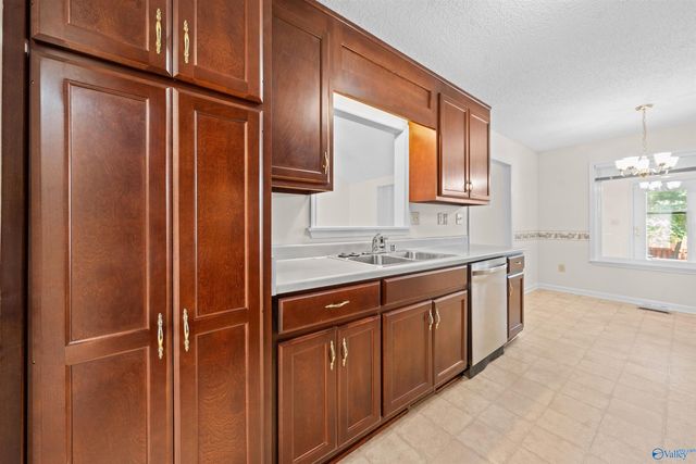 725 Mountain Gap Road SE, Huntsville, AL 35803