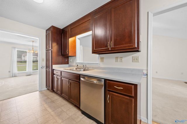 725 Mountain Gap Road SE, Huntsville, AL 35803