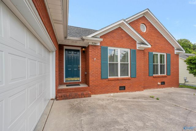 725 Mountain Gap Road SE, Huntsville, AL 35803