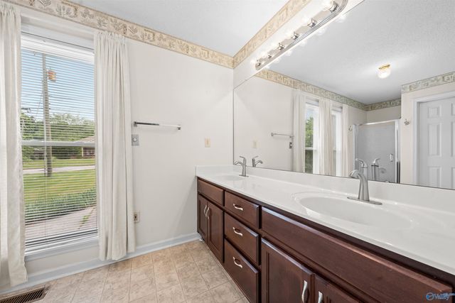 725 Mountain Gap Road SE, Huntsville, AL 35803