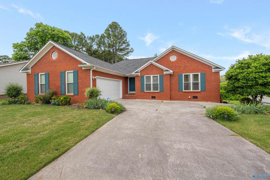 725 Mountain Gap Road SE, Huntsville, AL 35803