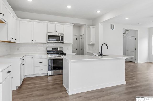 7813 N 116th Avenue, Omaha, NE 68142