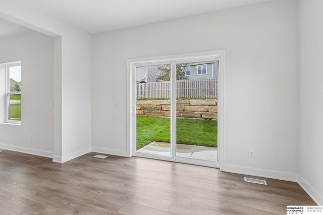 7813 N 116th Avenue, Omaha, NE 68142