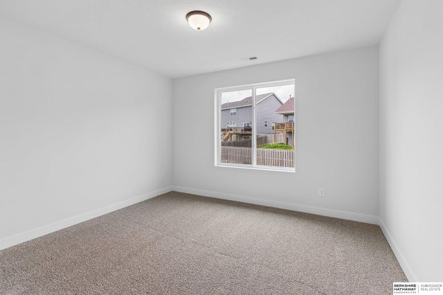 7813 N 116th Avenue, Omaha, NE 68142