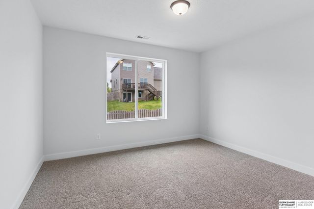 7813 N 116th Avenue, Omaha, NE 68142