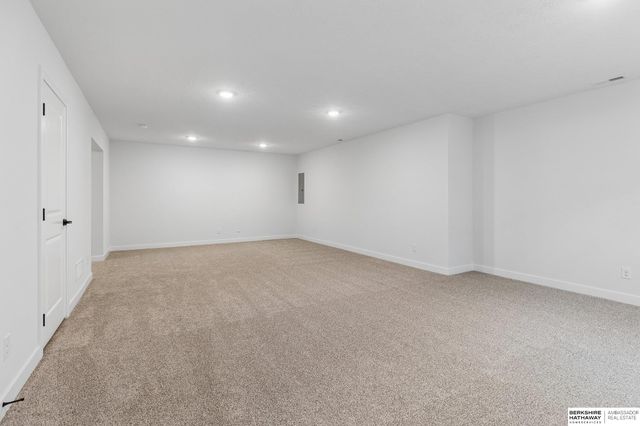 7813 N 116th Avenue, Omaha, NE 68142