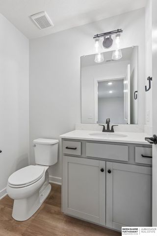 7813 N 116th Avenue, Omaha, NE 68142