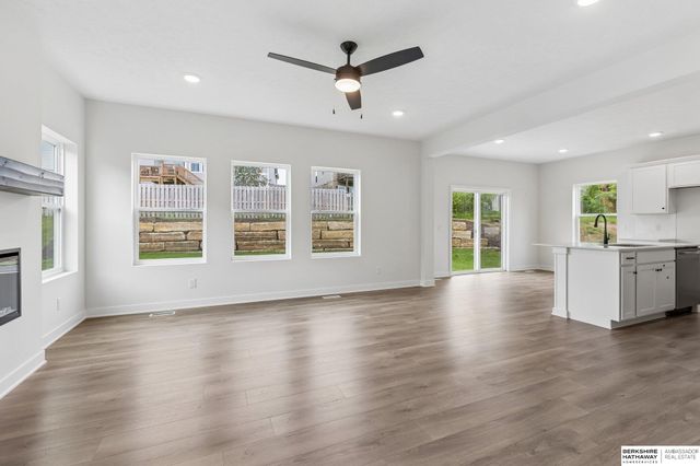 7813 N 116th Avenue, Omaha, NE 68142