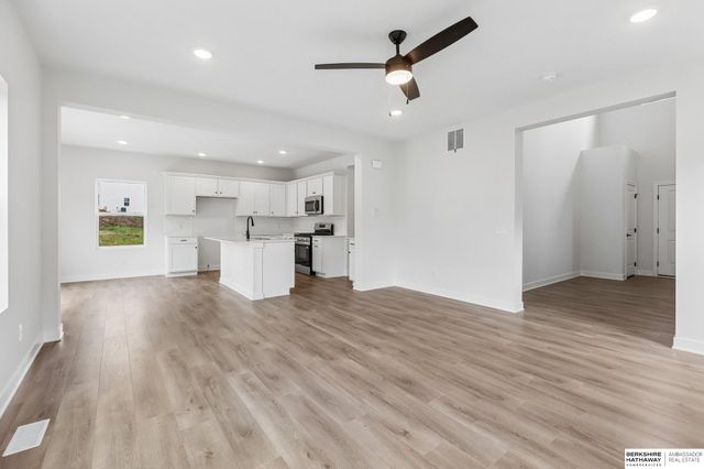7813 N 116th Avenue, Omaha, NE 68142