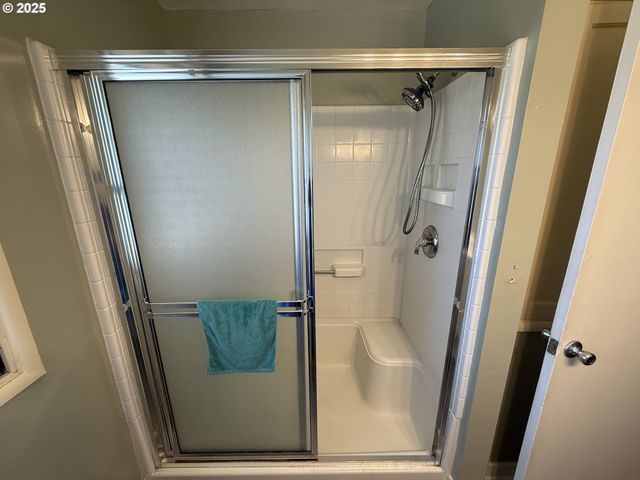 2975 COLORADO Ave, North Bend, OR 97459