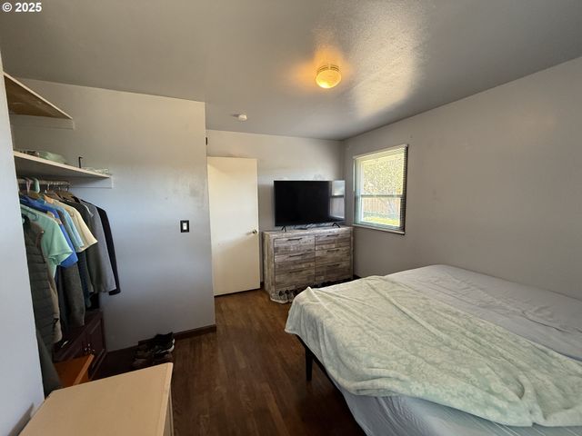 2975 COLORADO Ave, North Bend, OR 97459