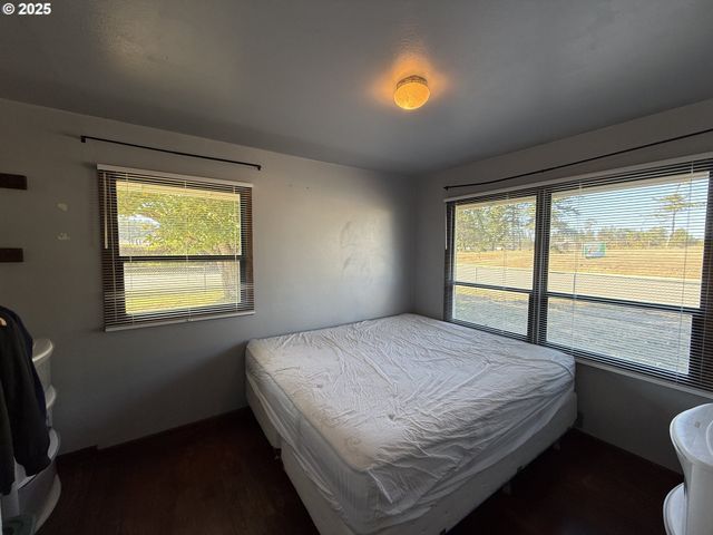 2975 COLORADO Ave, North Bend, OR 97459