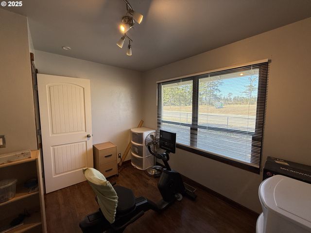 2975 COLORADO Ave, North Bend, OR 97459