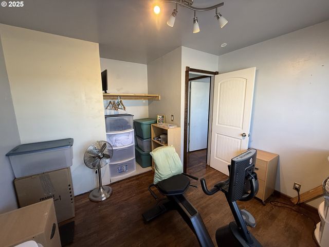 2975 COLORADO Ave, North Bend, OR 97459