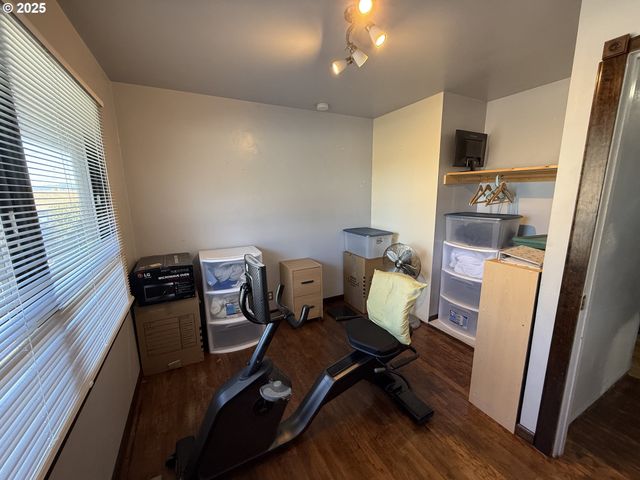 2975 COLORADO Ave, North Bend, OR 97459