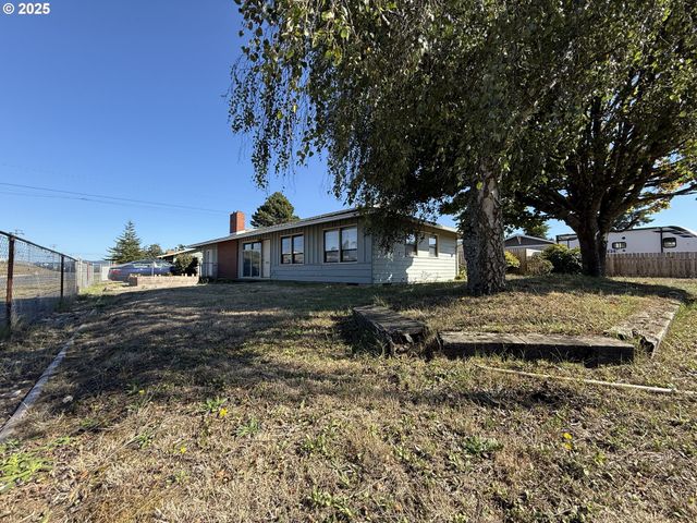 2975 COLORADO Ave, North Bend, OR 97459