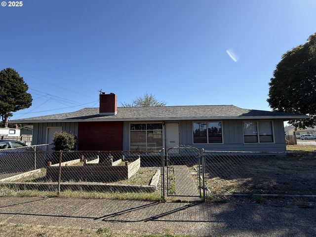 2975 COLORADO Ave, North Bend, OR 97459